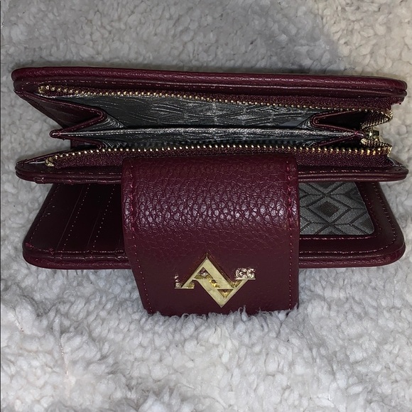 𝙰𝚅 𝚕𝚎𝚊𝚝𝚑𝚎𝚛 𝚍𝚎𝚜𝚒𝚐𝚗𝚎𝚛 𝚠𝚊𝚕𝚕𝚎𝚝 - Picture 2 of 4